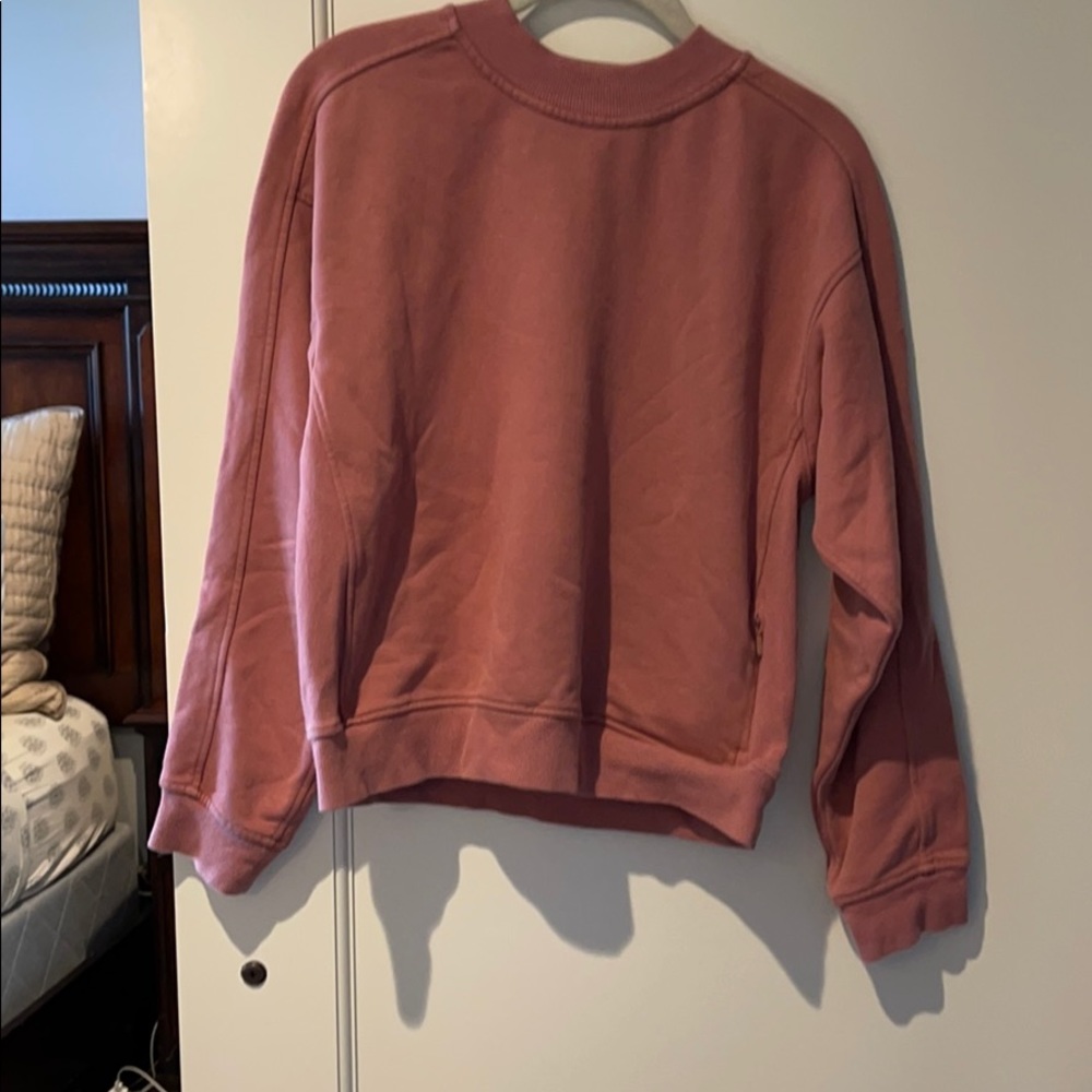 Lululemon chill on pullover size 4